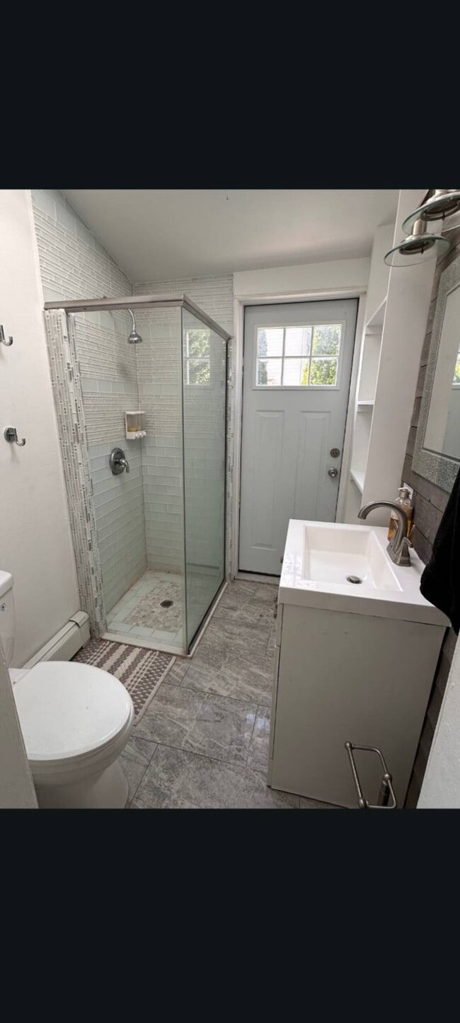 Building Photo - 1250 Oakfield Ave