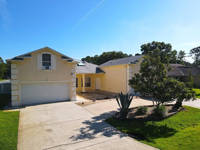 Building Photo - Huge 4 Bed 3 Bath 2 Car Townhome w FENCED YARD  for Rent!