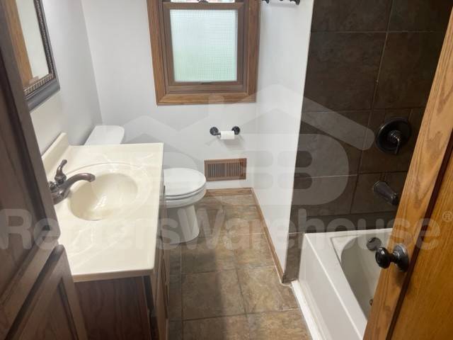 Building Photo - Very Nice 3BD/2BA Home In Coon Rapids!!!