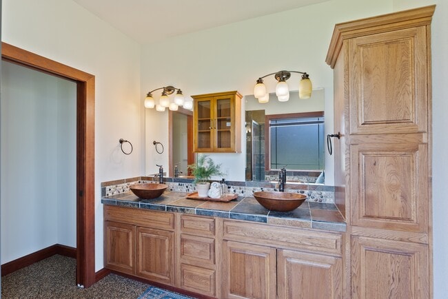 Building Photo - 1981 W Twinkling Star Rd