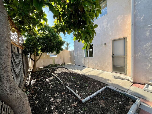 Building Photo - 3 Bedroom 2-1/2 Bathroom North Grover Beach Home with a View