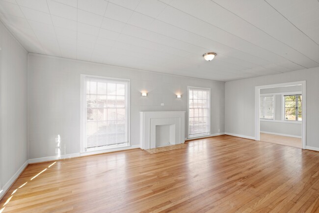 Building Photo - 2917 Iola St