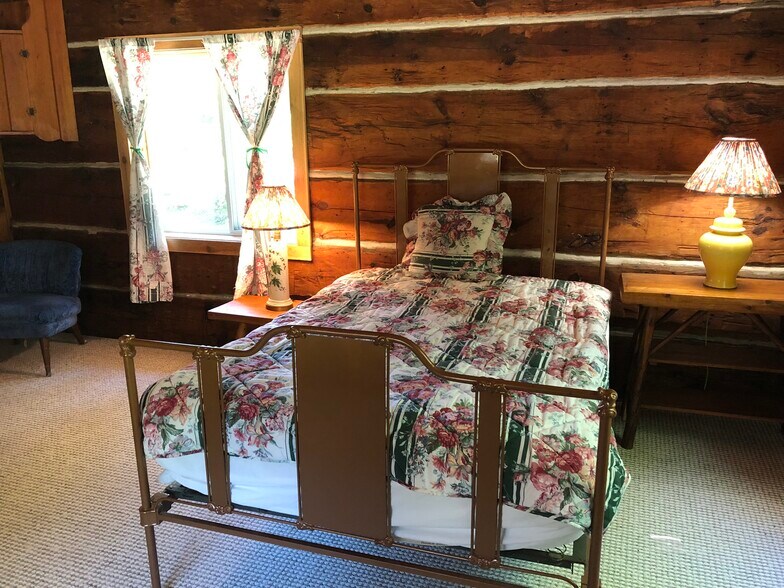 Building Photo - 7990 Paradise Trl