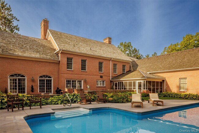 Building Photo - 147 Rock City Rd