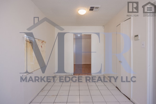 Building Photo - 3Bed/1.5Bath House at 35th/McDowell! $1199...