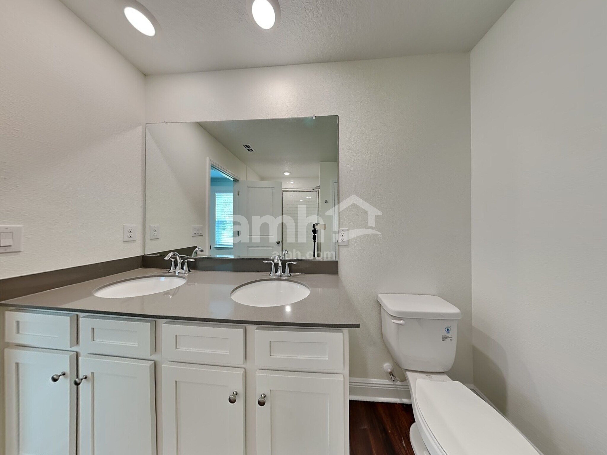 Building Photo - 27264 St Andrews Ave