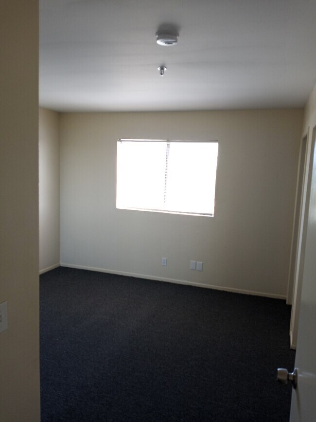 Building Photo - 445 Landfair Ave