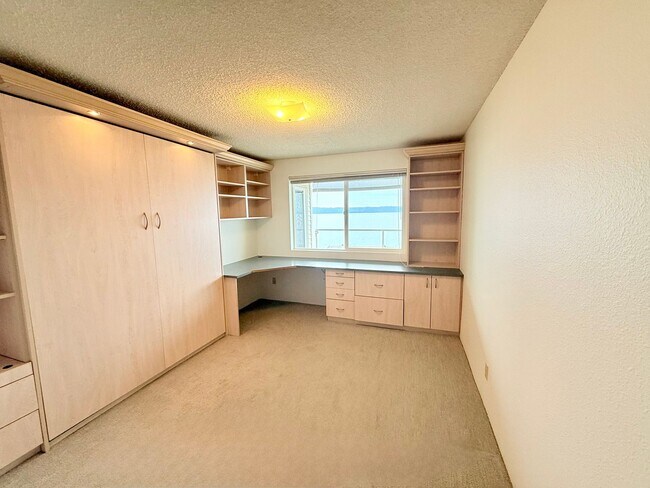 Building Photo - West Seattle Waterfront Condominium ~ West Beach Condominium