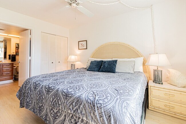 Building Photo - AVAILABLE NOW! Furnished Ground-Floor End Unit | Lake & Pool Views | Minutes to Marco Island & Do...