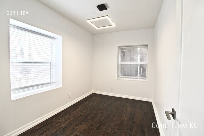 Building Photo - 7 E 38th St