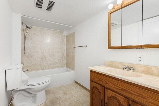 Building Photo - Greenlake Charming 3 Bedroom 1.75 Bath Huge Finished Family Room & Unfinished Basement