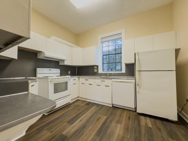 Building Photo - 2229 Napoleon Ave