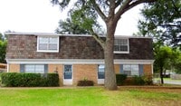 Building Photo - Charming 2 Bedroom, 1-1/2 Bath Duplex in T...