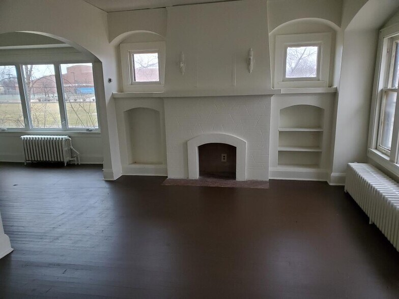 Living room upper - 1310 W Clarke St