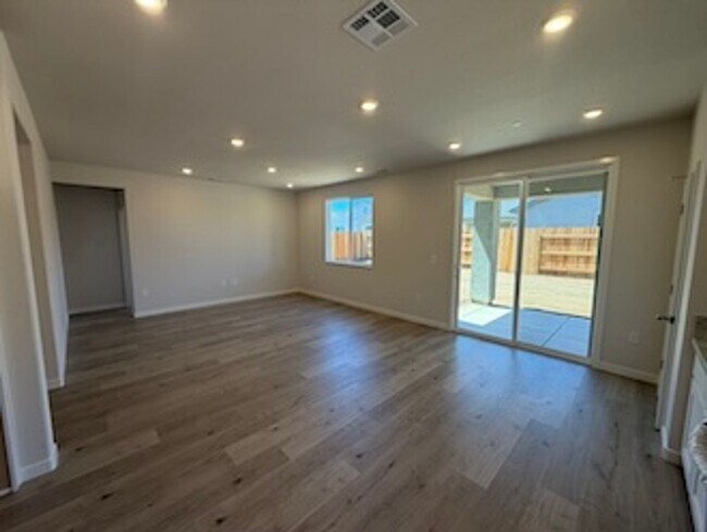 Building Photo - Brand New Single Story Solar All Electric Home in Roseville