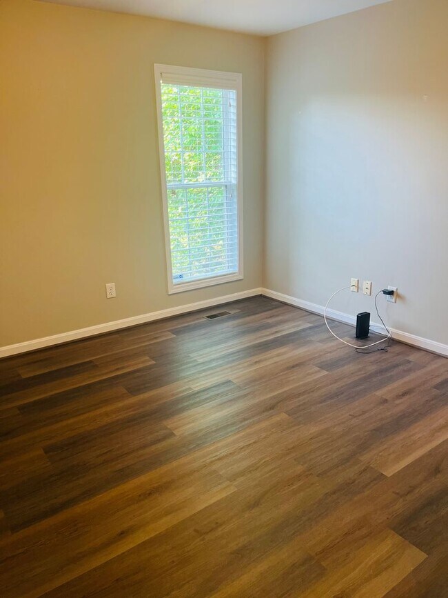 Building Photo - Spacious 3-Bedroom Home in Sought-After Be...