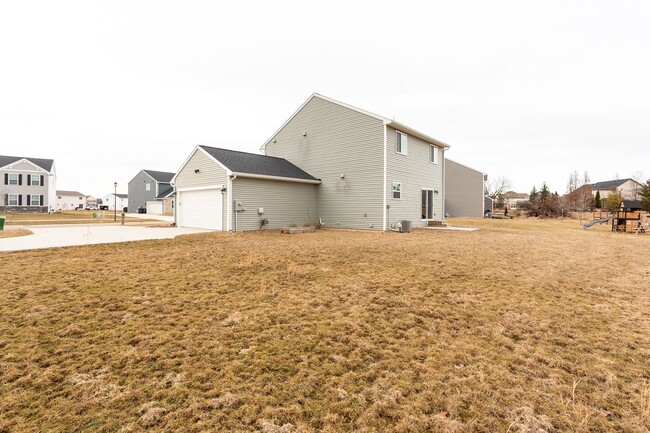 Building Photo - COMING SOON! Spacious 4-Bed Grand Blanc Home with Modern Comfort