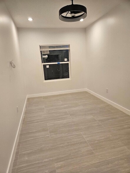 Building Photo - 100 Dover St