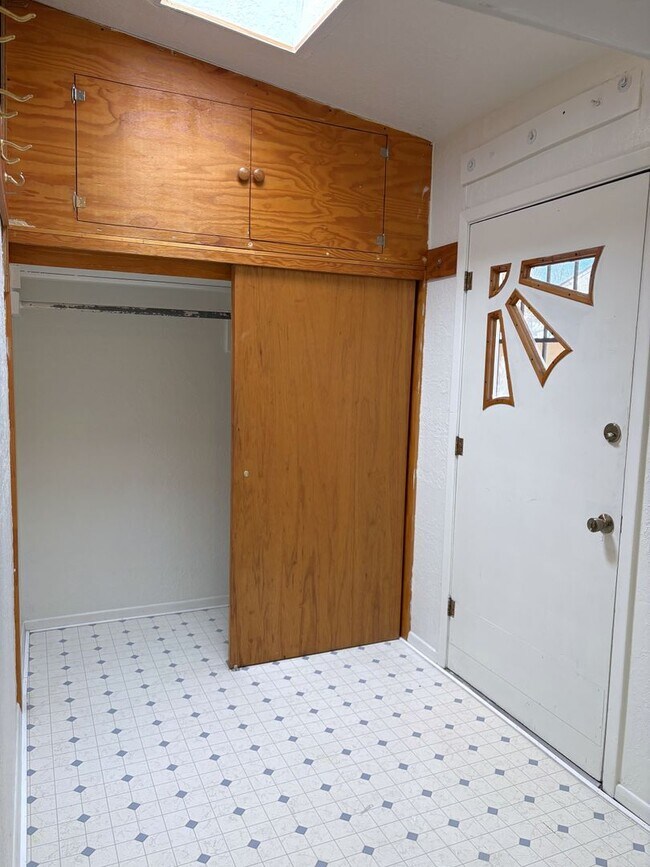 Building Photo - 2425 Mountain Rd NW