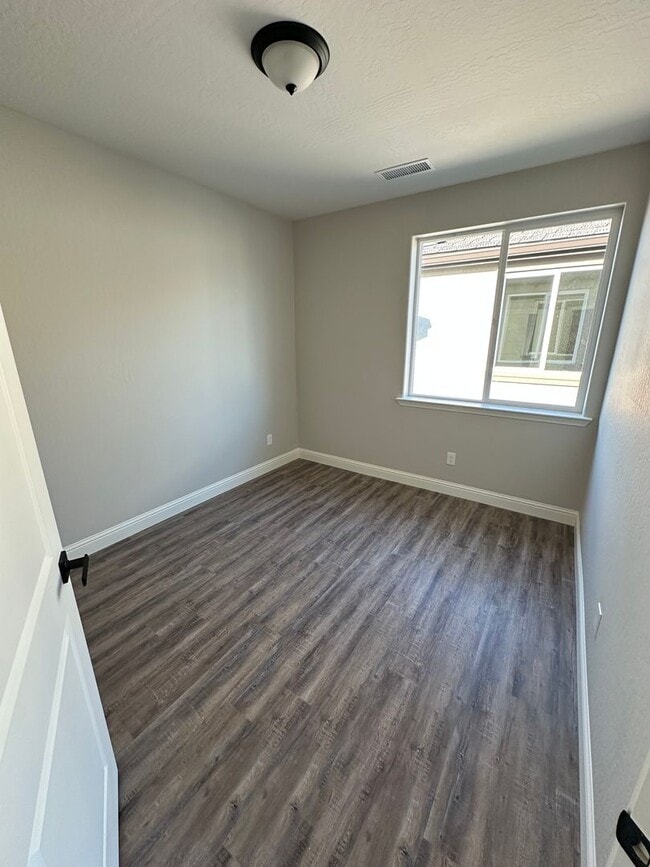 Building Photo - New Home