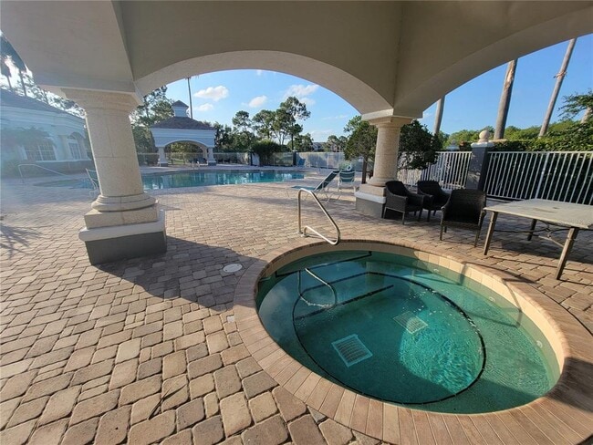 Building Photo - 14013 Fairway Island Dr