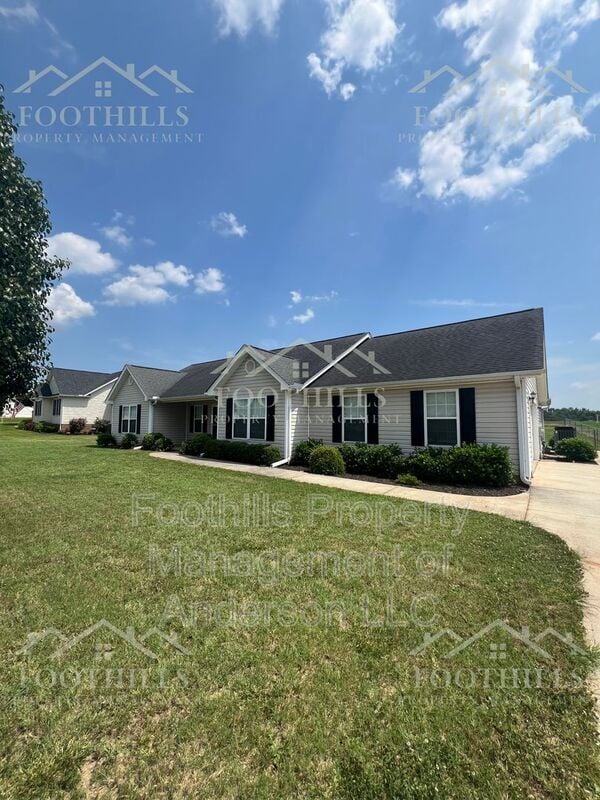 Building Photo - 119 McClain Lake Drive