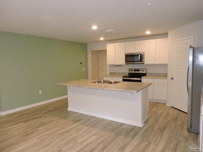 Building Photo - 5903 Laurel Oak Dr
