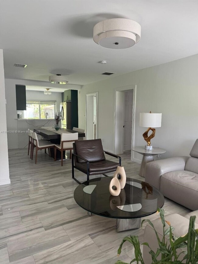 Building Photo - 2 bedroom in Hollywood FL 33020