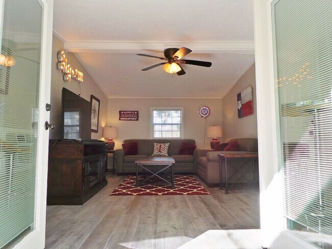 Building Photo - 108 Park Pl