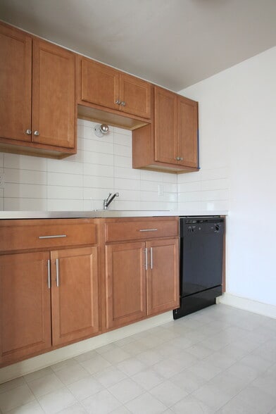 Building Photo - 4923 SE 71st Ave