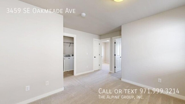 Building Photo - 3459 SE Oakmeade Ave