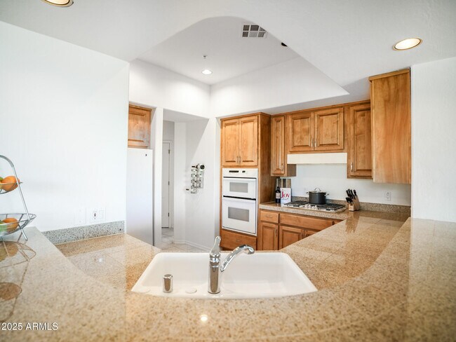 Building Photo - 14850 Grandview Dr
