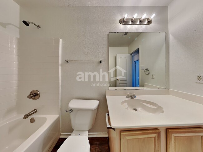 Building Photo - 824 Wilderness Pass