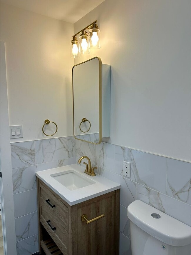 Building Photo - Fully renovated, bright, and spacious 3-bedroom, 1.5-bath home in an amazing location.