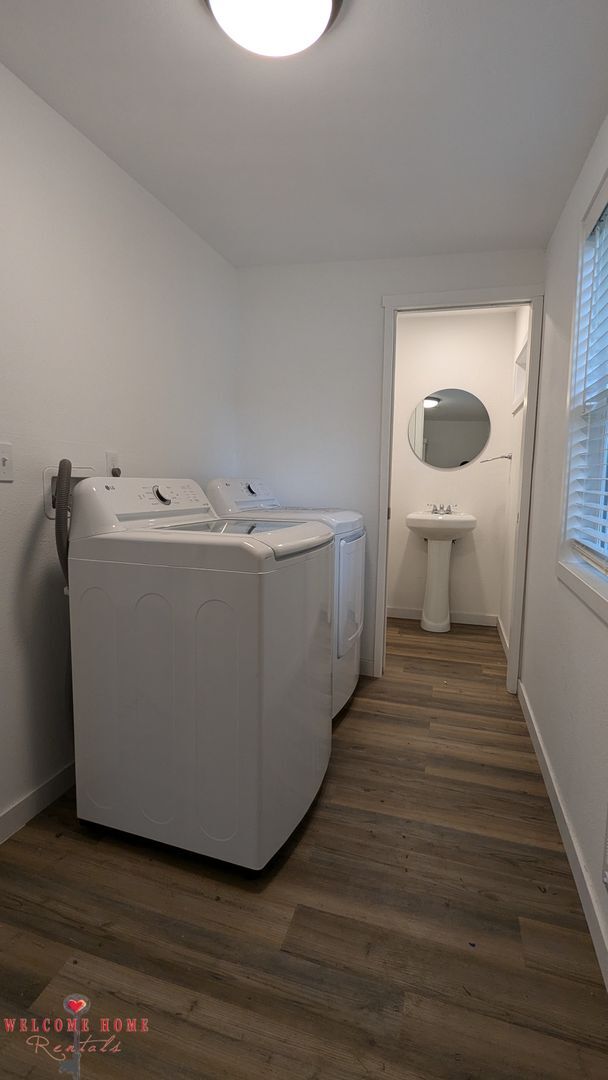 Building Photo - 4 bedroom home with air conditioning - Great location!!!  HUGE basement for your man cave or she ...