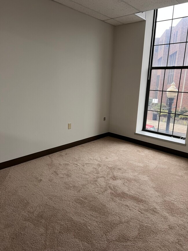 Building Photo - 5 Colony St