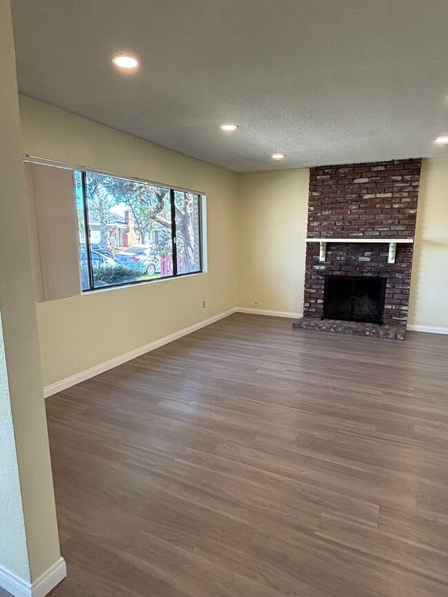 Building Photo - 6065 California Ave