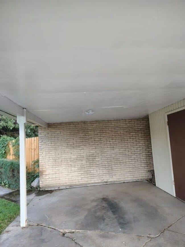Building Photo - 4606 S Adams Ave