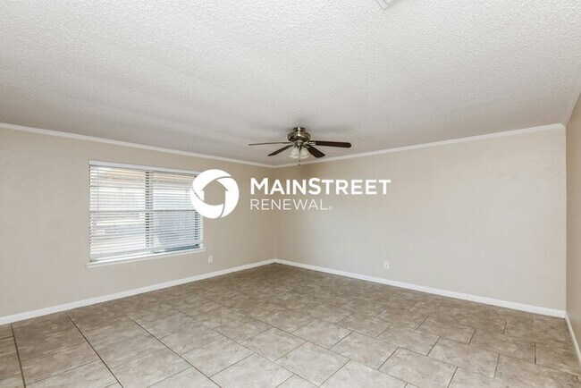 Building Photo - 3 Bedroom Pet-Friendly Home in Crowley, TX with Main Street Renewal