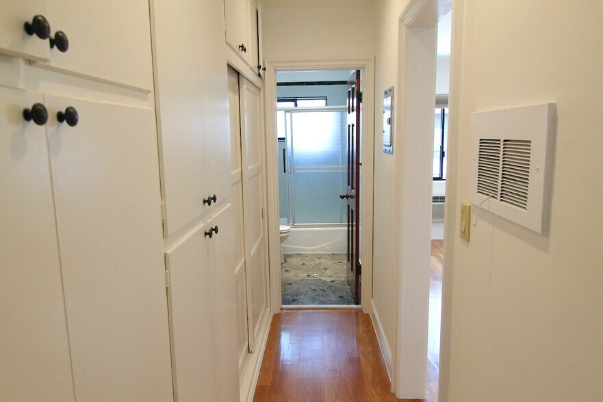 Building Photo - 600 N Sweetzer Ave