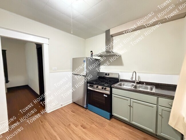 Building Photo - 99 Custer St