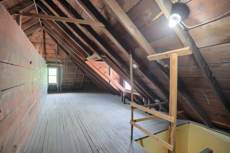 Attic - 844 Memorial Ave