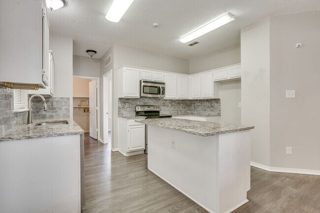 Building Photo - Great Large 4 Bedroom, 2.5 Bath Home Ready for New Tenants- Crowley ISD- 76123