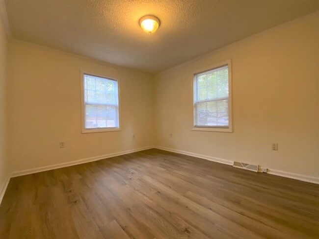 Building Photo - Updated 2 bed 1 bath  Fenced yard - 5 min to downtown Kannapolis