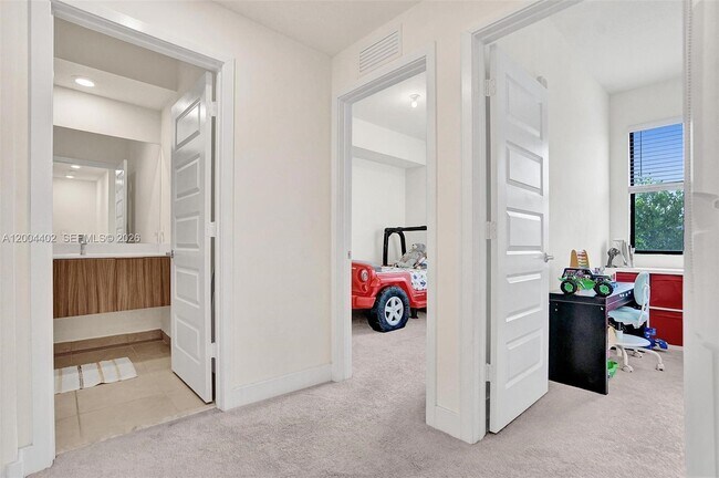 Building Photo - 10437 NW 82nd St