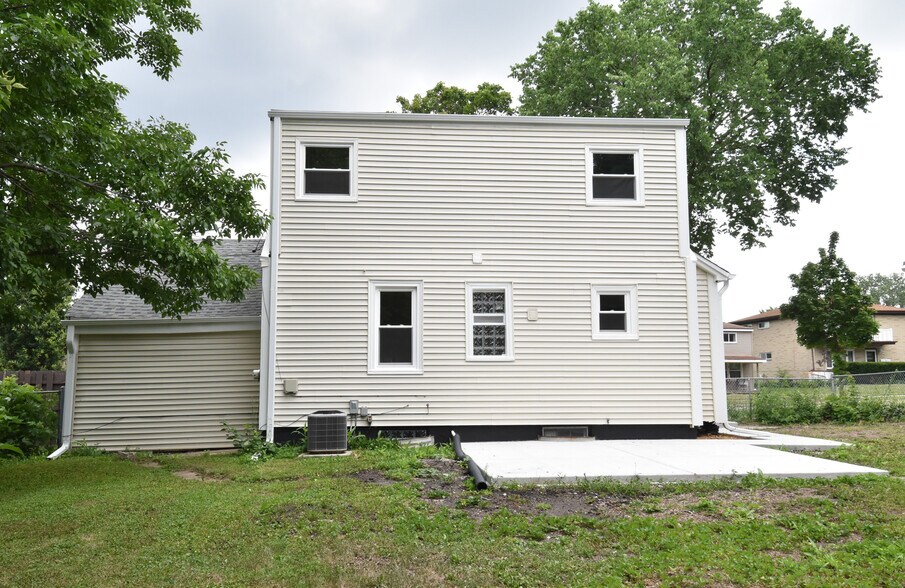 Building Photo - 3555 S 87th St