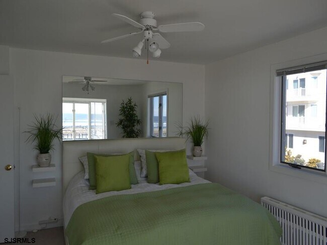 Building Photo - 110 S Richards Ave