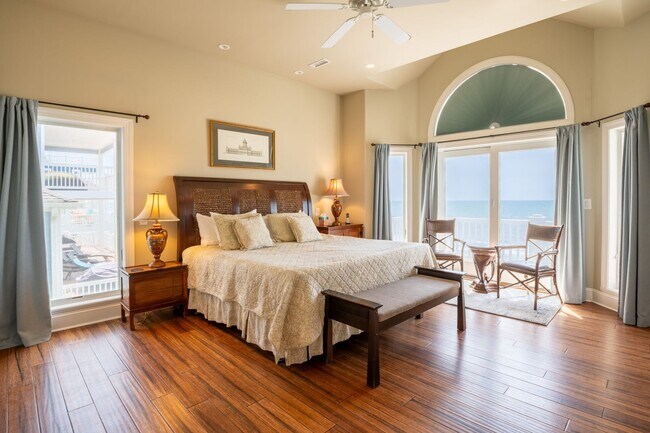 Building Photo - RENT MONTHLY THIS AMAZING HOME THIS OFF-SEASON