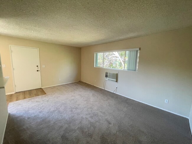 Building Photo - 100 S Altadena Dr