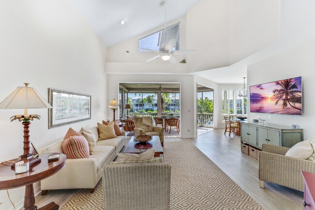 Building Photo - 777 Beach View Dr